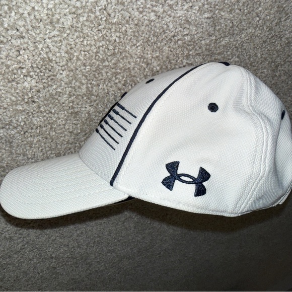 Notre Dame Adjustable hat - Picture 2 of 4